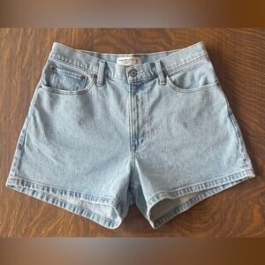 Abercrombie & Fitch Curve Love High Rise 4” Mom Short Size 30/10